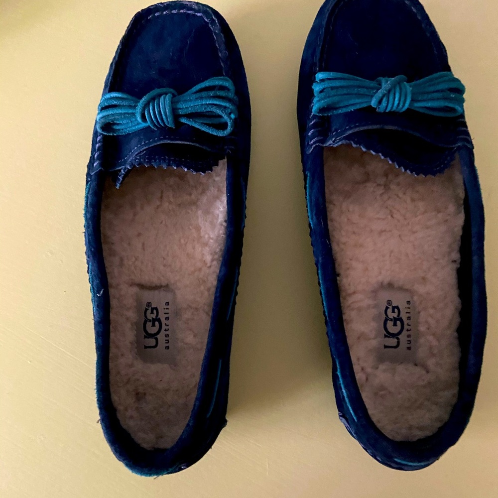 UGG like new...slip on shoes!  So cozy and cute!